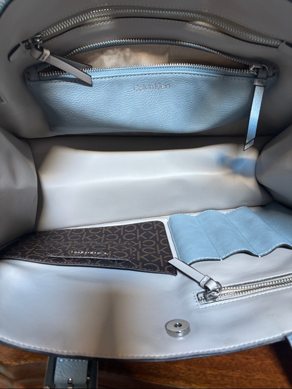 Calvin Klein commuter tote powder blue. - Picture 9 of 16